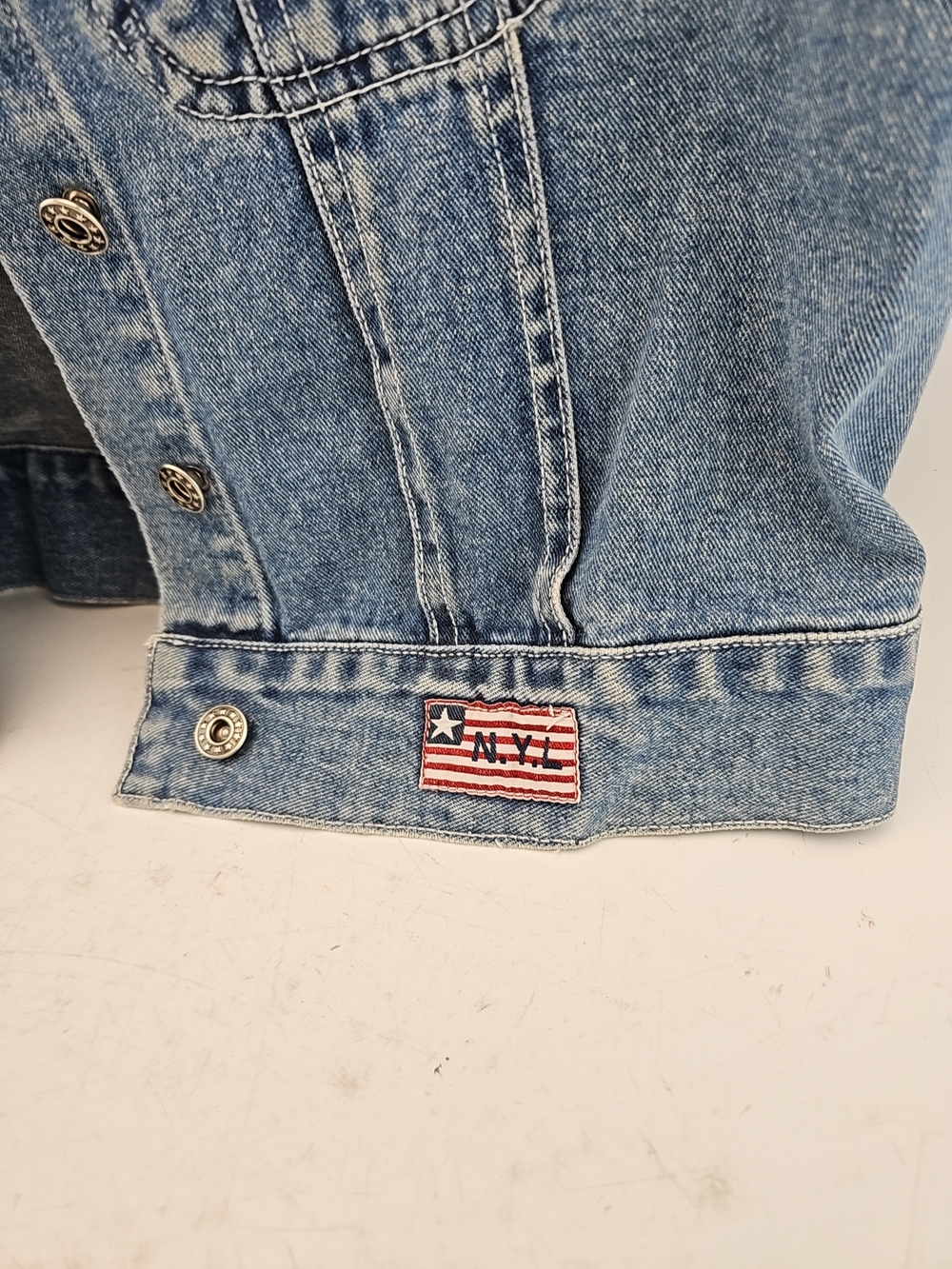 Vintage-Inspired Sleeveless Jean Jacket - Light Blue Denim - Picture 5 of 7